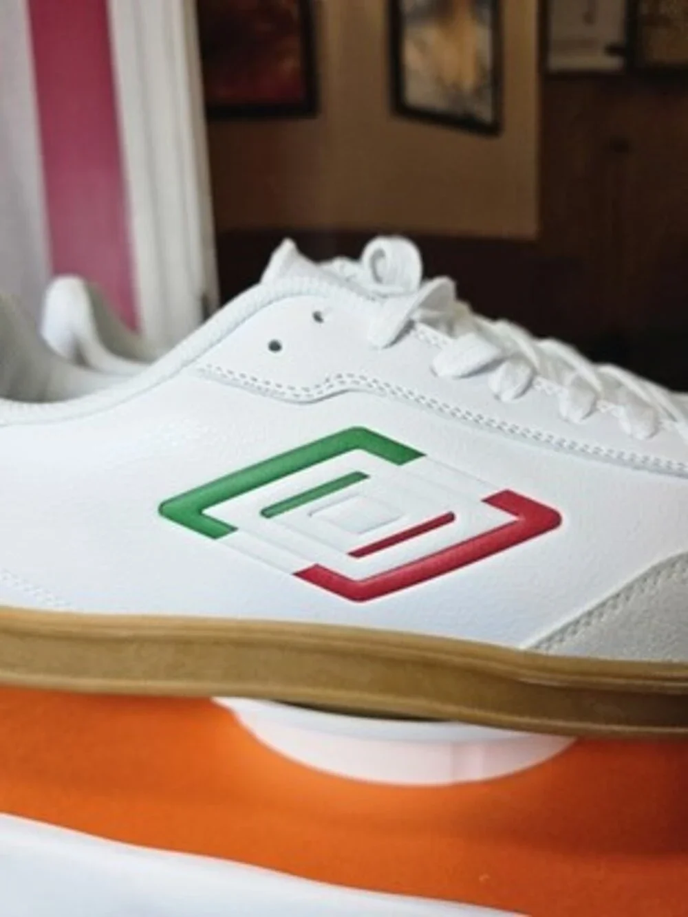 Umbro TX Sneakers Men’s Size 13 White Green Red Gum Sole Casual Shoes NEW